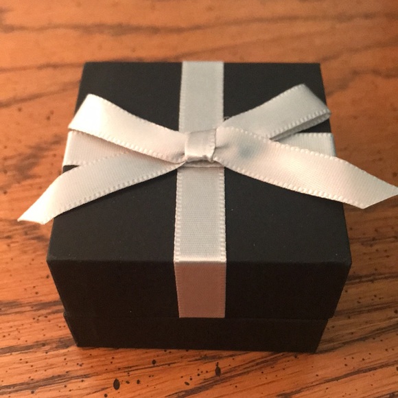 🎉2X HP🎉 💎💎🆕 Genuine Diamond & Sterling Silver Round Halo Stud Earrings💎💎 - Picture 8 of 9